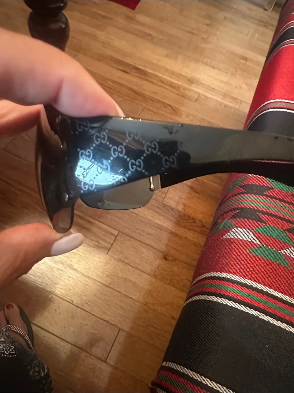 Beautiful Brand New Gucci Women's Wraparound Shield Sunglasses w/ case & cloth
